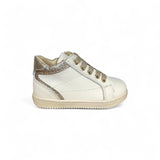 Sneakers primi passi LESCOUCOU in pelle panna e glitter oro con lacci e zip laterale