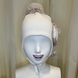 Cappello peruviano panna CAPOCUBO con fodera in pile, pom pon e applicazione