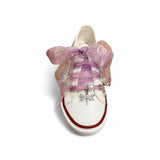 Sneakers QUICKAS in tela di cotone bianco con lacci in organza lilla e charms in metallo