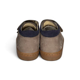 Sneakers primi passi NATURINO in nubuk marrone chiaro con velcri