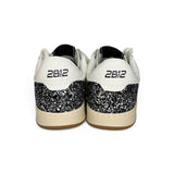 Sneakers 2B12 in pelle bianca e glitter nero con lacci