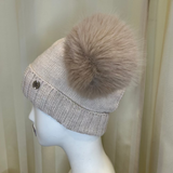 Cappello beige GIO HIGUAMY misto lana con doppio pompon in volpe ecologica