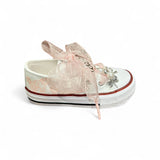 Sneakers QUICKAS in tela di cotone bianco con lacci in organza rosa e charms in metallo