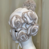 Cappello peruviano panna CAPOCUBO con fodera in pile, pom pon e applicazione