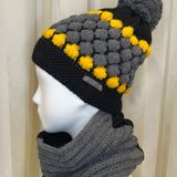 Cappello e scaldacollo nero/grigio/giallo CAPOCUBO misto lana con pom pon