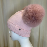 Cappello rosa GIO HIGUAMY misto lana con doppio pompon in volpe ecologica