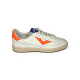 Sneakers 2B12 in pelle bianca e arancio fluo con lacci