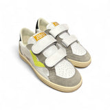 SNEAKERS 2B12 in pelle bianca e suede grigio, dettaglio lime fluo con velcri