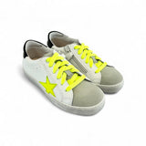 SNEAKERS DIANETTI in pelle bianca, suede grigio perla e dettagli giallo fluo